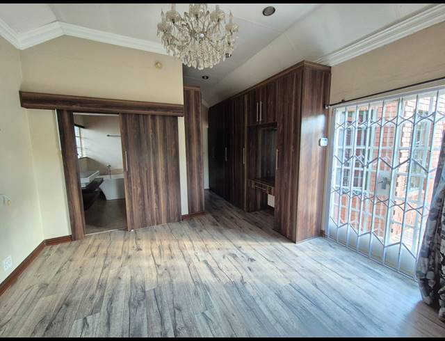 4 BEDROOM HOUSE FOR SALE IN VANDERBIJLPARK SW 5